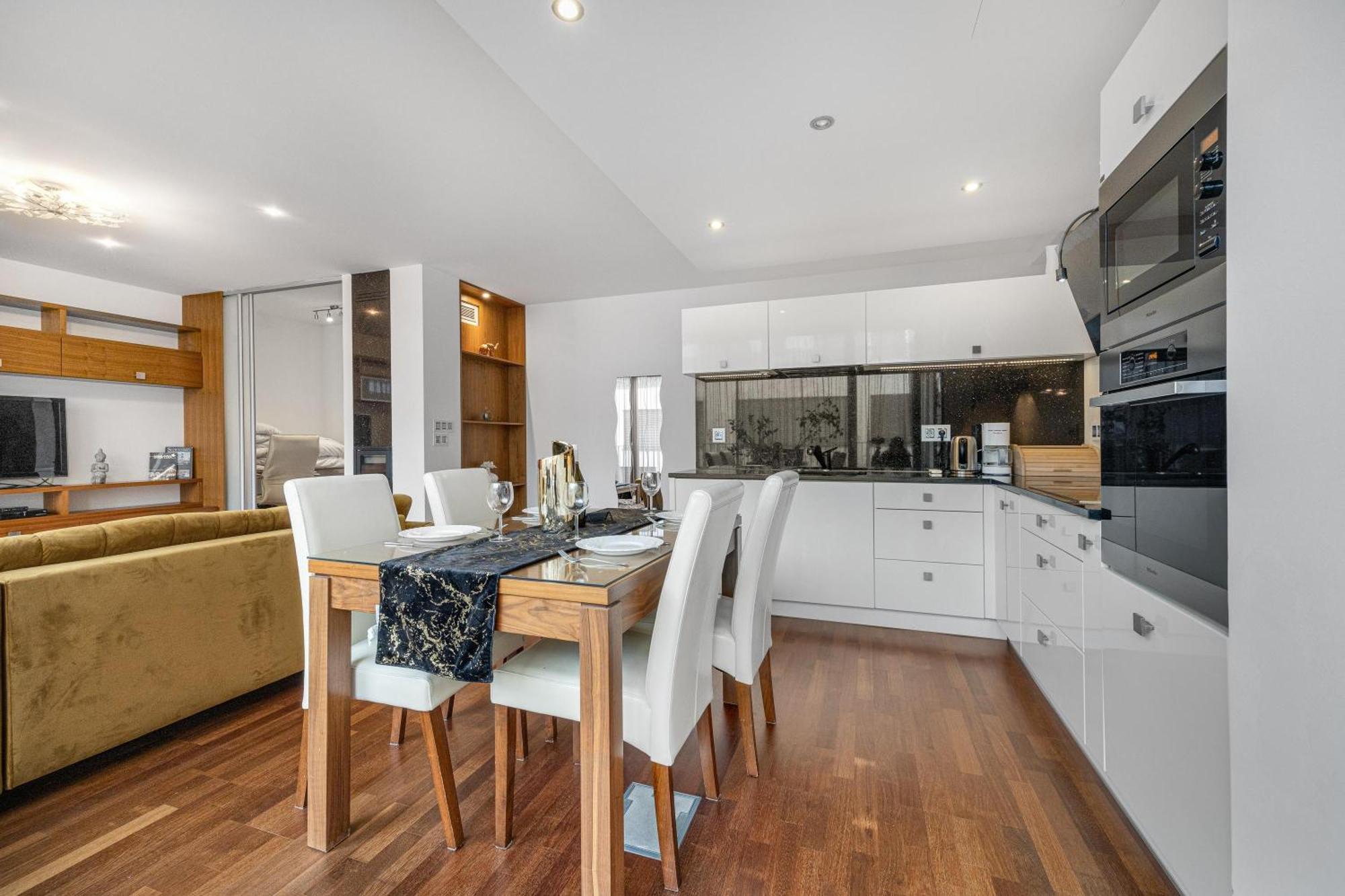 Revon Business Apartment 50 Dunajska ブラチスラヴァ エクステリア 写真